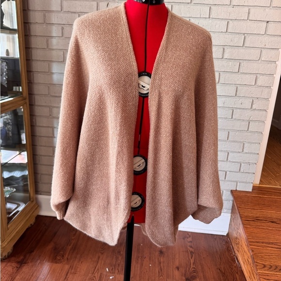 Sweaters - Elegant Tan Women's Sweater size Large excellent condition